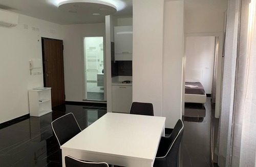 Naples Apartment | Spazioso appartamento vicino l' aeroporto.