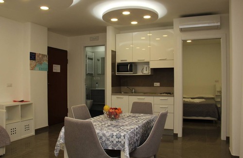 Naples Apartment | Spazioso appartamento vicino l' aeroporto.