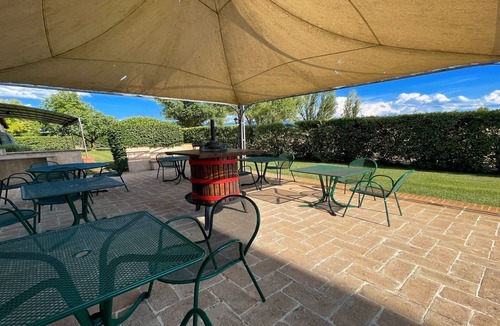 Limiti Villa | Spello By The Pool - Sleeps 11 - close to Spello central - large exc pool - wifi