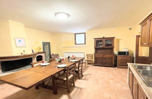 Spoleto Villa | Spoleto central detached villa- car unnecessary - wifi - sleeps 10