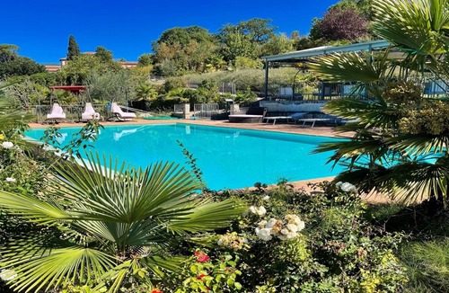 Spoleto Condo | Spoleto Pool Side-Apt 3/Spoleto centre 0.7 kms/sleeps 4/Wifi+aircon