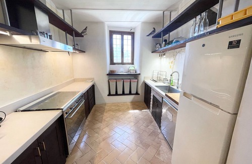 San Brizio Villa | Spoleto Tranquilita. Slps 20. Wifi. Pool. Yoga Studio. Gardens. Fantastic Views.