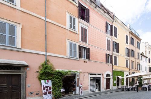 Rione XIV Borgo Apartment | ST. PETER'S BASILICA. ESCAPE FOR 2!