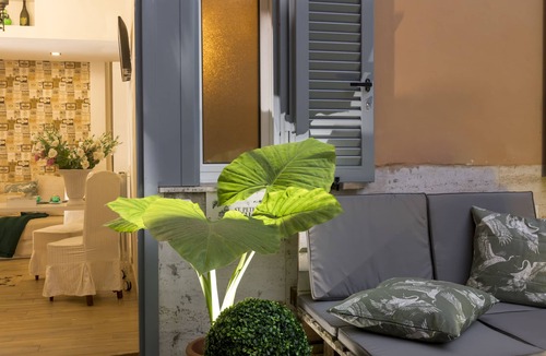 Vatican Apartment | St. Peter's Italian Wine elegant apartment Rome