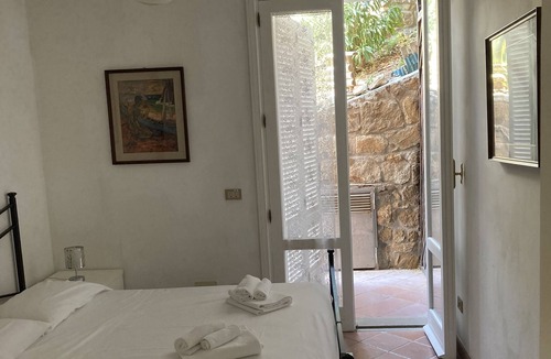 Costa d'Argento Apartment | Stained glass window with panoramic sea view
