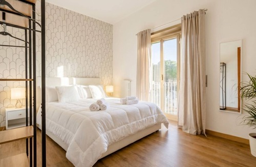 Municipio 2 Apartment | Stella - Urban Oasis of Contemporary Style