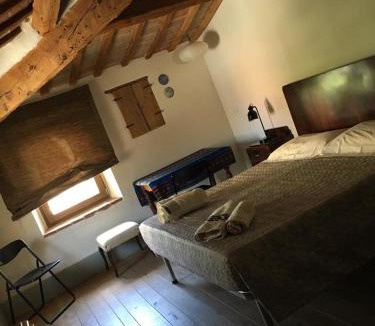 Maiolati Spontini House | Stone farmhouse in Moie