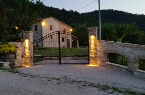 Genga Villa | Stone villa, with private pool, immersed in the greenery of Frasassi Park.