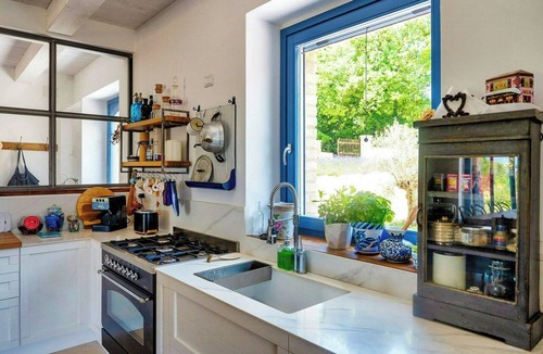 Monterosso House | Stone villa with views in the Marche hills