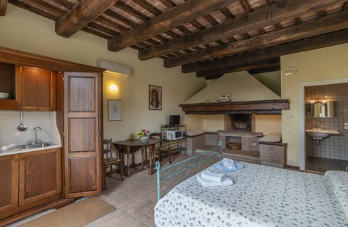 Magione House | Strettoio studio apartment
