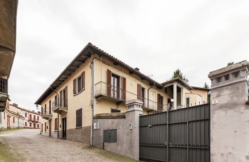 Albugnano House | Striking Holiday Home in Albugnano with Terrace