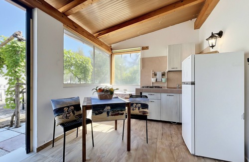 Peschici Apartment | Studio Apartment 'Francesca, Mono Standard A' with Shared Terrace, Wi-Fi and Air Conditioning
