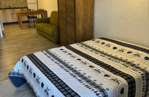 Aosta Apartment | Studio Apartment 'Il Capriolo Aosta' with Mountain View, Shared Garden and Wi-Fi