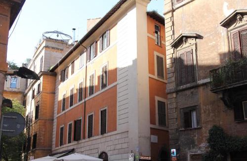 Rione V Ponte Apartment | Studio della Pace, Classy & Charming - RENOVATED
