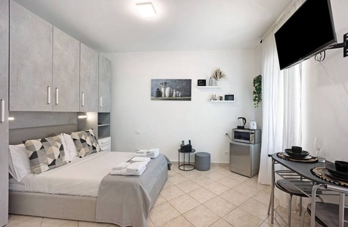 Altare Apartment | Studio 'Edda's Apartment' with Balcony, Wi-Fi and Air Conditioning