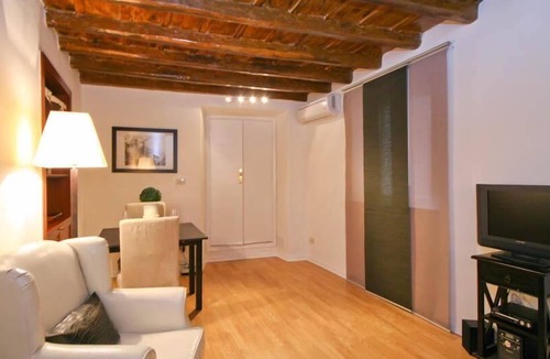 Navona Apartment | Studio Romantic, modern apartment in the center of Rome a few steps from Piazza Navona, the .