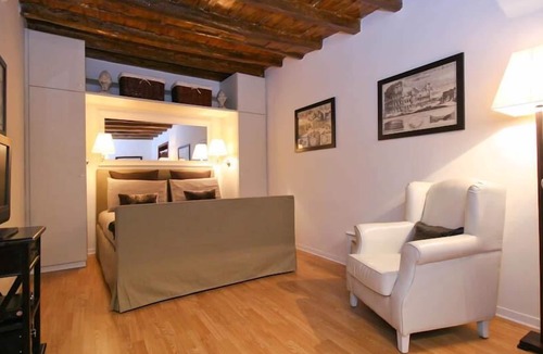 Navona Apartment | Studio Romantic, modern apartment in the center of Rome a few steps from Piazza Navona, the .