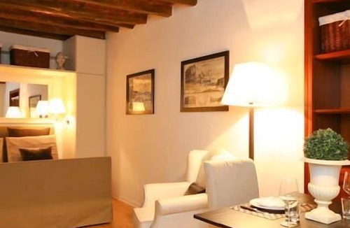 Navona Apartment | Studio Romantic, modern apartment in the center of Rome a few steps from Piazza Navona, the .