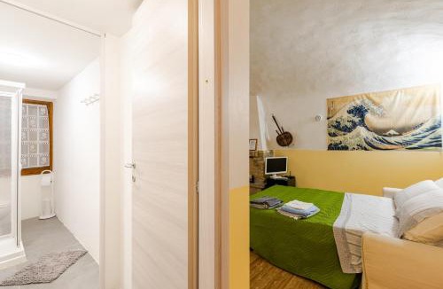Casale Monferrato Apartment | Studio Zen con Parcheggio gratuito e Check In Automatico 24 ore su 24 Con Netflix, DAZN, Disney Plus e Aria Condizionata