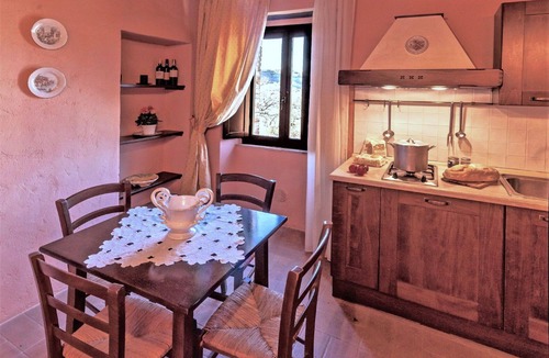 Monte Castello di Vibio Villa | Stunning private villa with hot tub, WIFI, private pool, TV, pets allowed and panoramic view