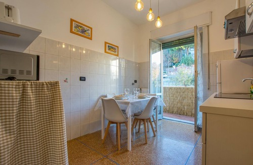 Molassana Apartment | Stunning apartment in Genova with WiFi
