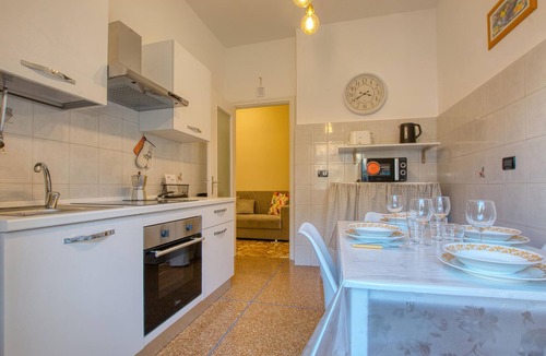 Molassana Apartment | Stunning apartment in Genova with WiFi
