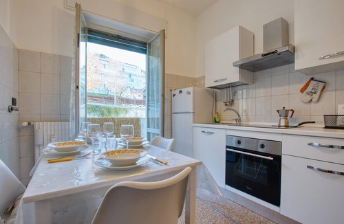 Molassana Apartment | Stunning apartment in Genova with WiFi