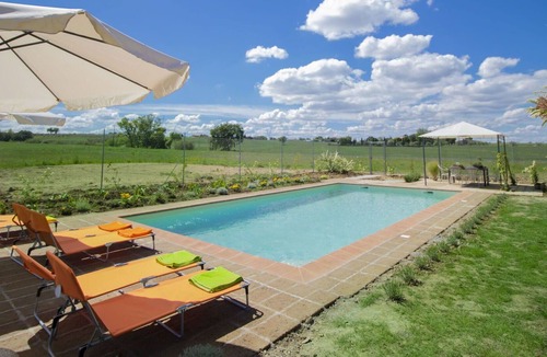 Castiglione del Lago Villa | Stunning private villa with WIFI, private pool, TV, pets allowed, panoramic view and parking