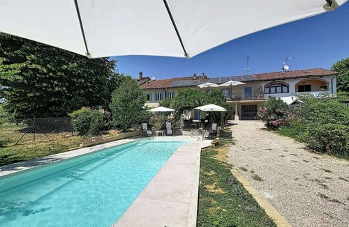 San Damiano dʼAsti Villa | Stunning private villa for 6 guests with pool, A/C, WIFI, TV and terrace