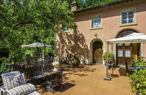 Loro Ciuffenna House | Stunning private villa for 12 guests with WIFI, private pool, TV, terrace and pets allowed