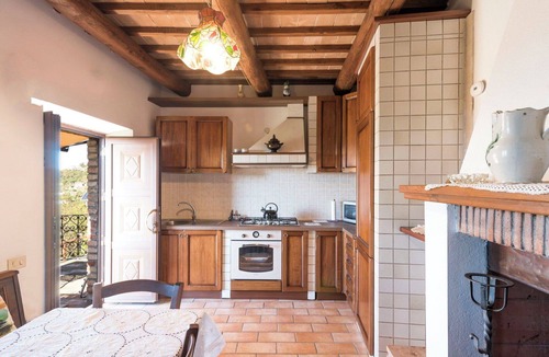 Montefiascone House | Stunning private villa for 4 guests with WIFI, TV, patio and pets allowed