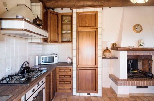 Montefiascone House | Stunning private villa for 4 guests with WIFI, TV, patio and pets allowed