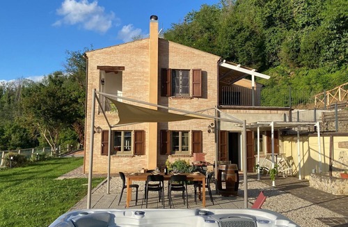 Ripatransone Villa | Stunning private villa with pool, hot tub, WIFI, terrace, pets allowed and panoramic view