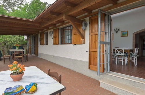 Roccastrada House | Stunning private villa for 9 guests with A/C, private pool, WIFI, TV, patio and pets allowed