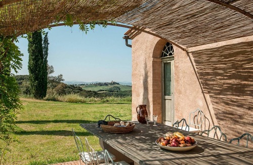 Camigliano Villa | Stunning private villa for 10 people with private pool, A/C, WIFI, TV and panoramic view