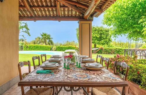 Polistena Villa | Stunning private villa with A/C, WIFI, hot tub, private pool, TV and patio, close to Gioia Tauro