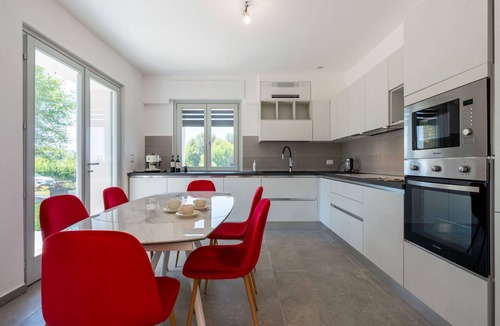 Soglio Villa | Stunning private villa for 8 people with WIFI, A/C, hot tub, TV, terrace and panoramic view
