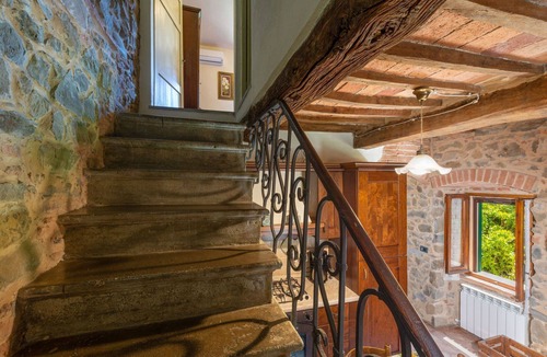 Montorgiali House | Stunning private villa for 5 people with WIFI, A/C, hot tub, TV, patio and pets allowed