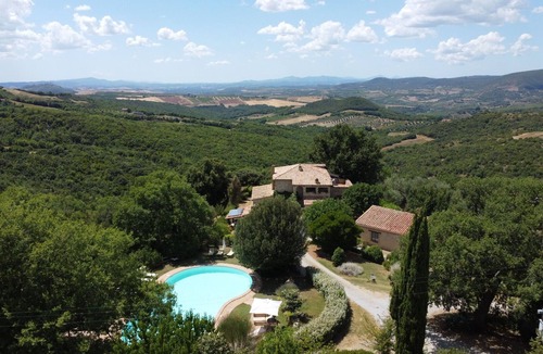 Seggiano Villa | Stunning private villa with private pool, A/C, WIFI, patio and pets allowed, close to Montalcino