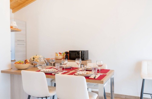 Vetralla House | Stunning private villa for 3 people with WIFI, pool, A/C, TV, pets allowed and panoramic view