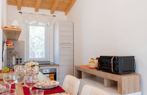 Vetralla House | Stunning private villa for 3 people with WIFI, pool, A/C, TV, pets allowed and panoramic view