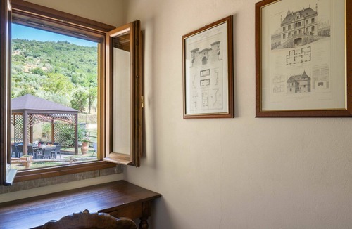 Dicomano Villa | Stunning private villa for 10 people with WIFI, private pool, TV, patio and pets allowed