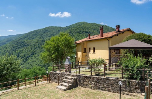 Dicomano Villa | Stunning private villa for 10 people with WIFI, private pool, TV, patio and pets allowed