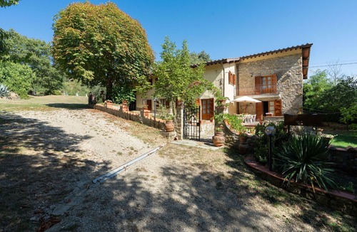 Dicomano Villa | Stunning private villa for 8 guests with private pool, hot tub, WIFI, TV and panoramic view