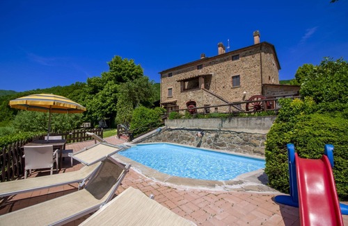 Bivio Lugnano Villa | Stunning private villa for 18 guests with WIFI, private pool, TV, veranda and pets allowed
