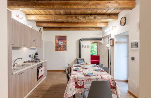 Piasco House | Stunning private villa for 5 guests with WIFI, hot tub, TV, patio, pets allowed and panoramic view
