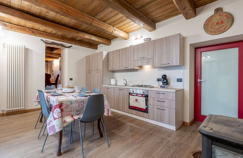 Piasco House | Stunning private villa for 5 guests with WIFI, hot tub, TV, patio, pets allowed and panoramic view