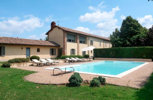 Pozzolo Formigaro House | Stunning private villa for 10 people with WIFI, private pool, TV and patio