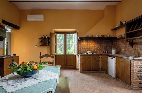 Bucine Villa | Stunning private villa with A/C, WIFI, private pool, patio, pets allowed and panoramic view