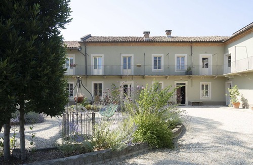 Santo Stefano Belbo Villa | Stunning villa for 12 guests with private pool, WIFI, TV, terrace and panoramic view, close to .